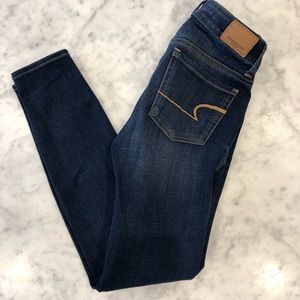 AEO low waisted super stretchy blue jeans